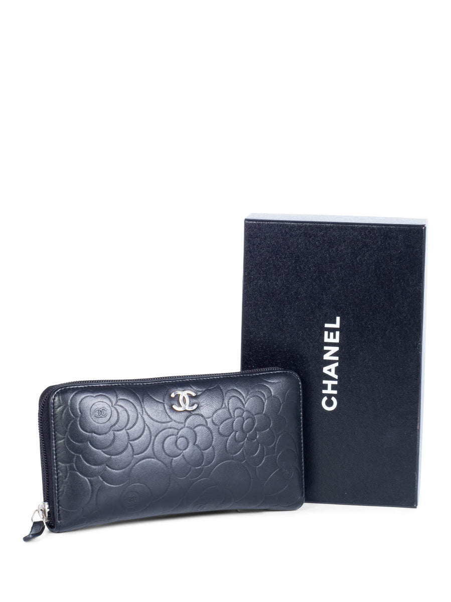 CHANEL CC Logo Camelia Quilted Leather Zipper Wallet Black