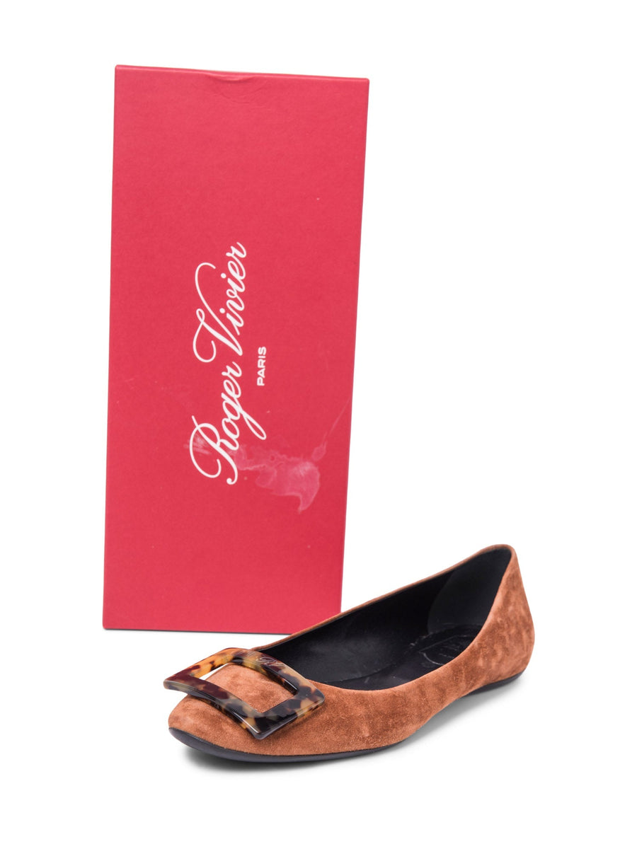 Roger Vivier Logo Suede Tortoiseshell Buckle Flats Brown
