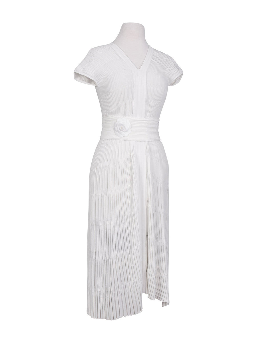 chanel white knit dress Silk Camellia Pleated Belted Choose Size:EU39 - UK6 - US8 Branna Couture This Chanel item is Green Corduroy Square Neck