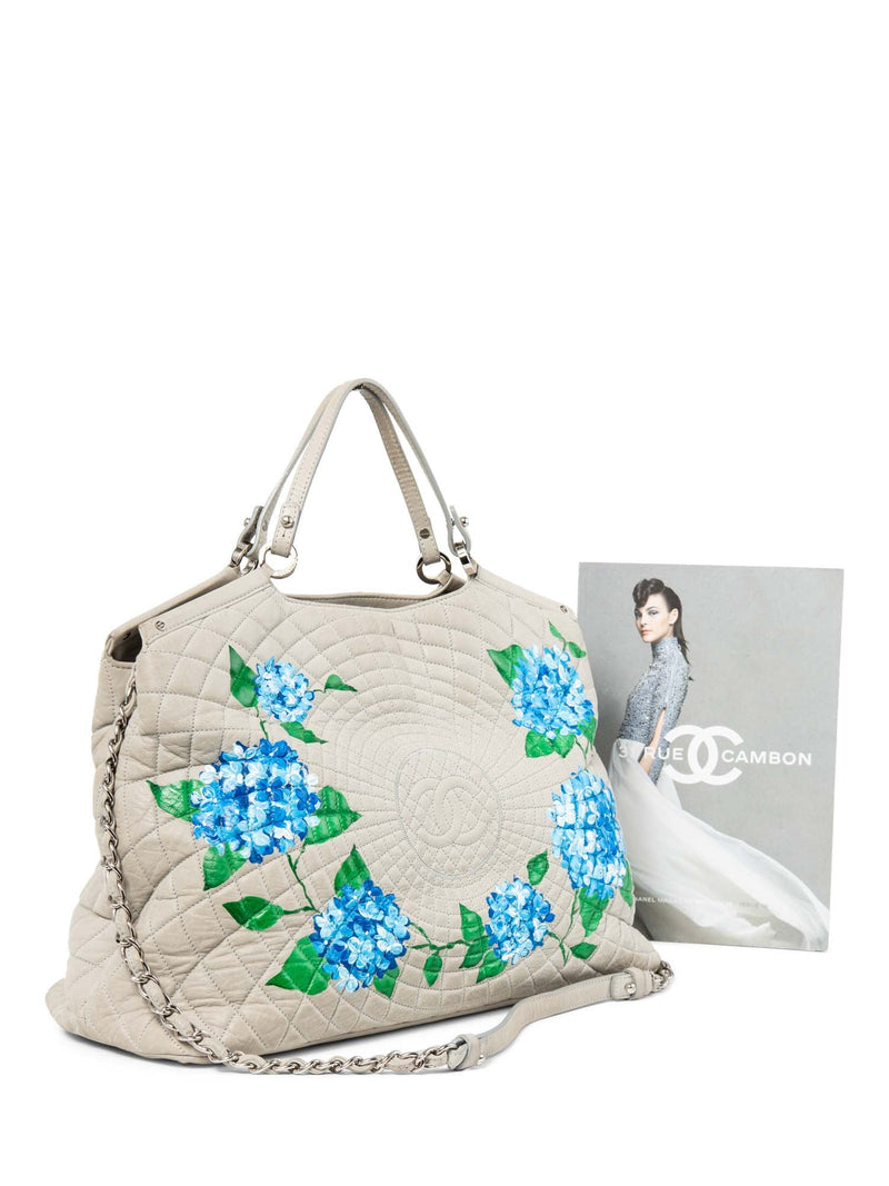 Chanel Trendy handbag medium. New, in box , with documents , dust bag.