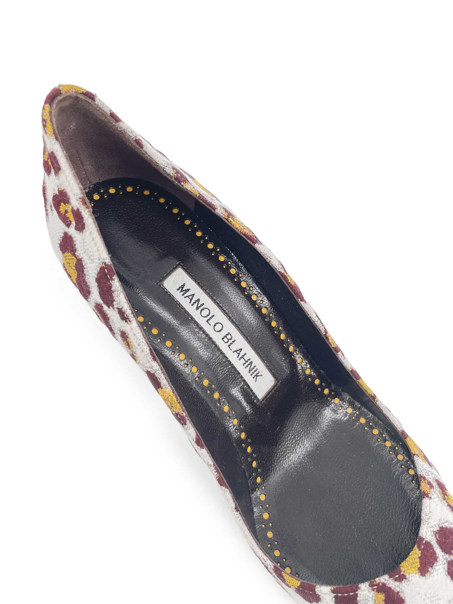 Manolo Blahnik Canvas Leopard Pointy Toe Shoes Multicolor