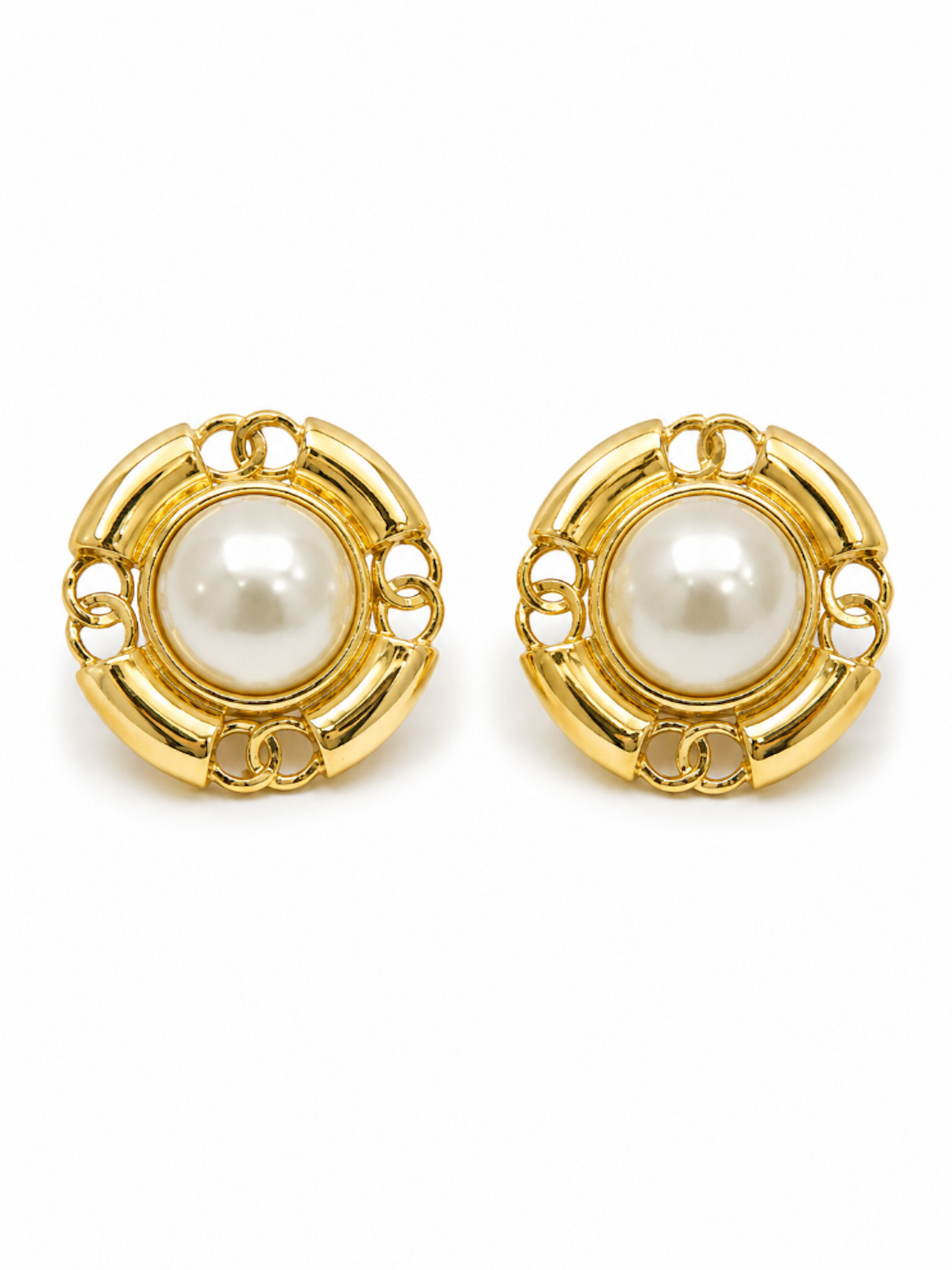 CHANEL Vintage 24K CC Logo Pearl La Pausa Clip On Earrings Ivory