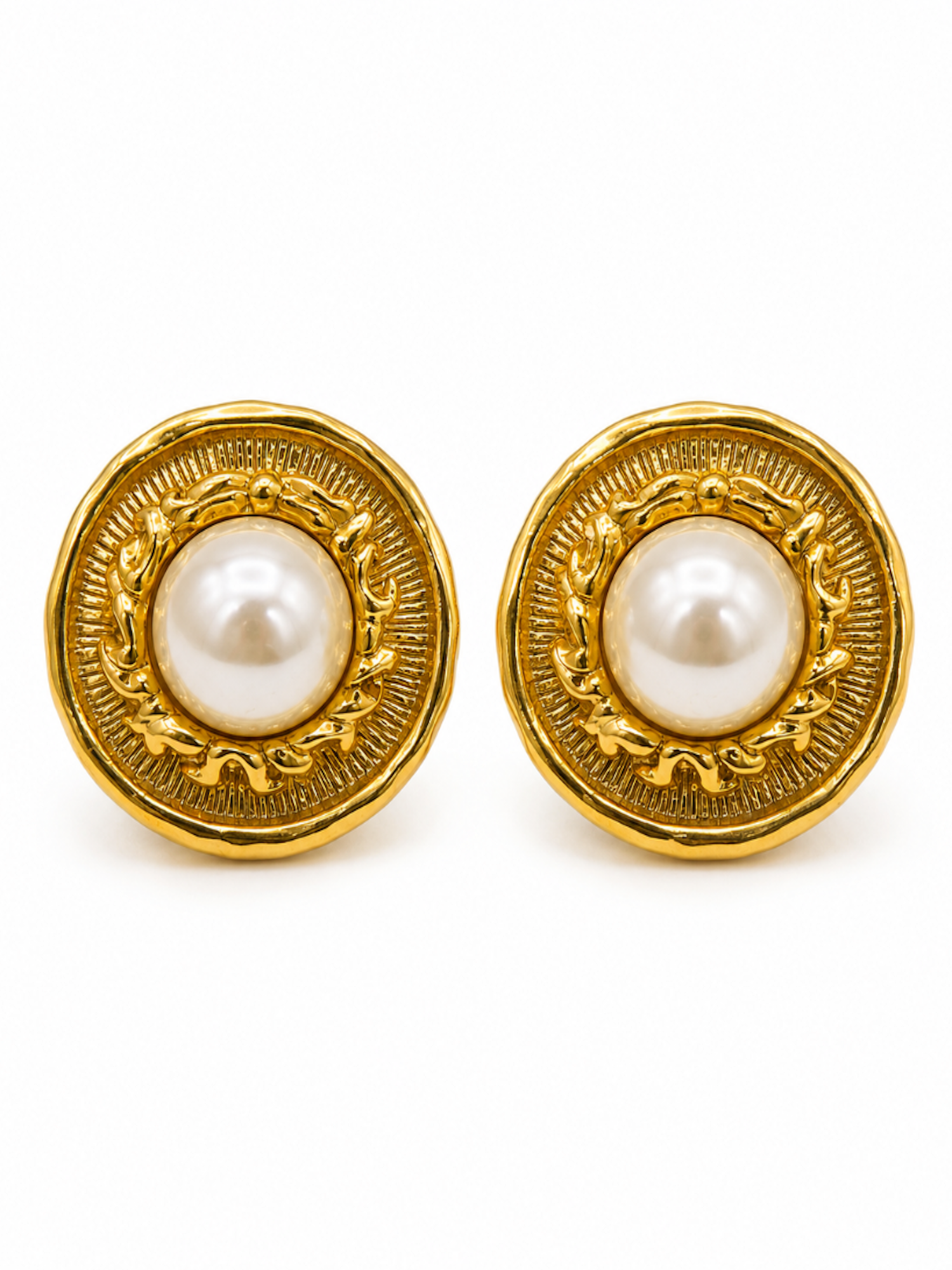CHANEL Vintage 24K Hammered Pearl Clip On Earrings Ivory