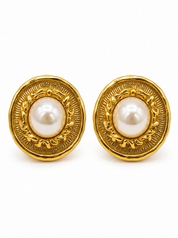 CHANEL Vintage 24K Hammered Pearl Clip On Earrings Ivory