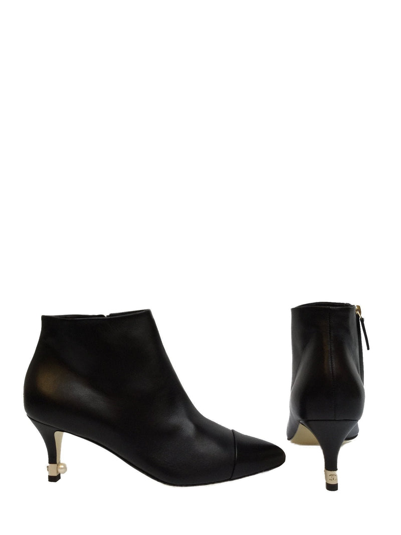 Black Leather Pointed-Toe Boots with CC Logo and Pearl Size 38.5 US 8.5-designer resale