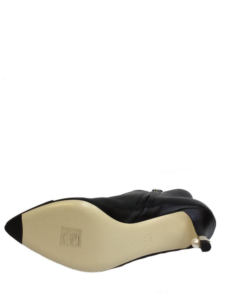Black Leather Pointed-Toe Boots with CC Logo and Pearl Size 38.5 US 8.5-designer resale