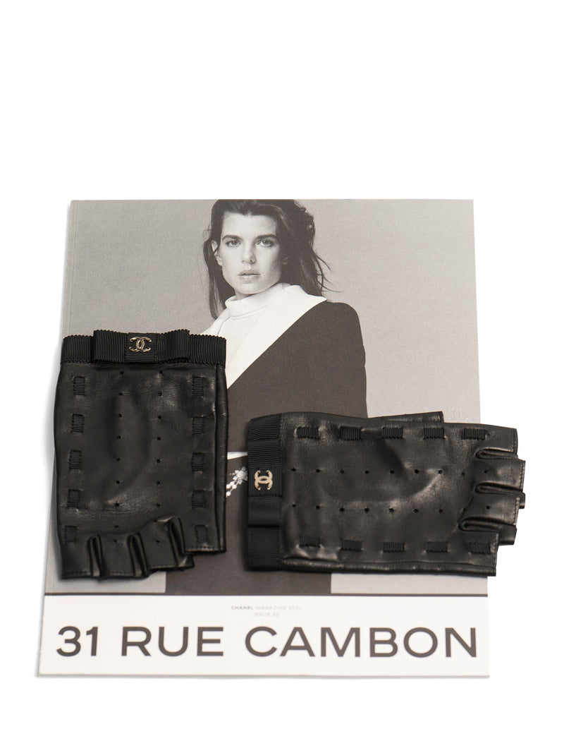 CHANEL CC Logo Leather Fingerless Gloves Black