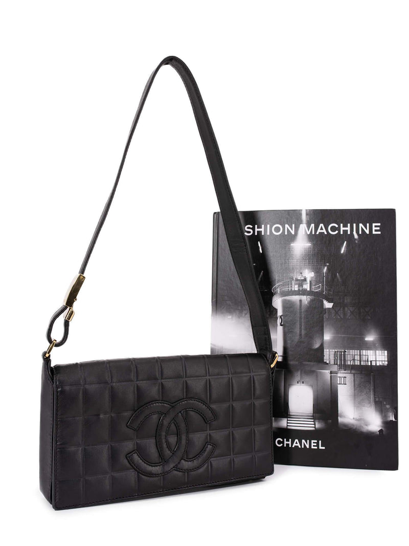 Chanel Black Chevron Quilted Leather Shoulder Bag - Chanel