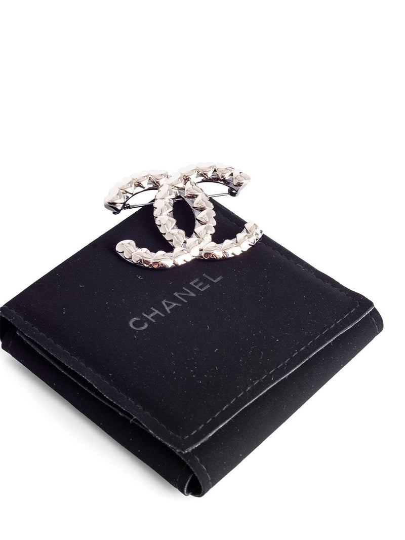 Chanel Large Black Lambskin Pale Gold Chain CC Logo Metal Brooch Pin  ref.215219 - Joli Closet