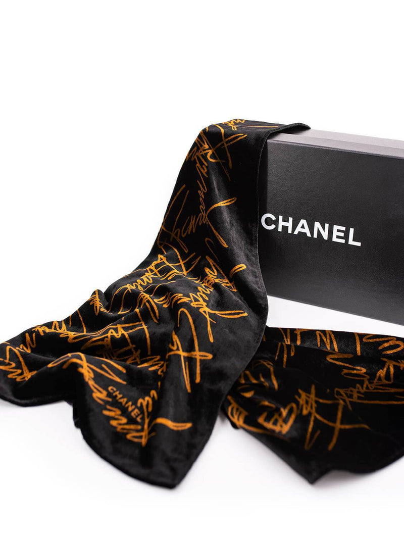 Klan Ciro Rettelse CHANEL Velvet Signature Long Scarf Black