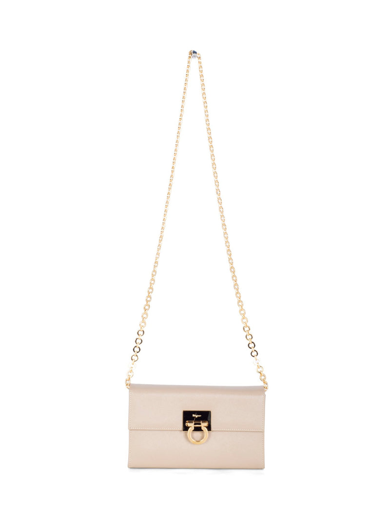 Ferragamo gancini wallet on chain best sale